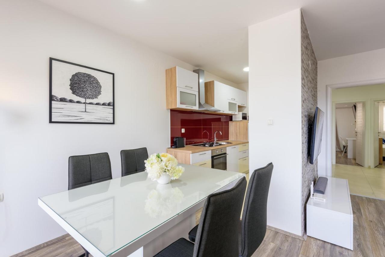 פלוצ'ה Apartment Tina מראה חיצוני תמונה